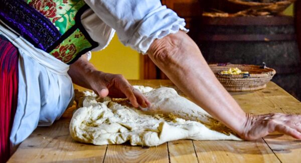 La sacralità del pane in Sardegna su pani pintau