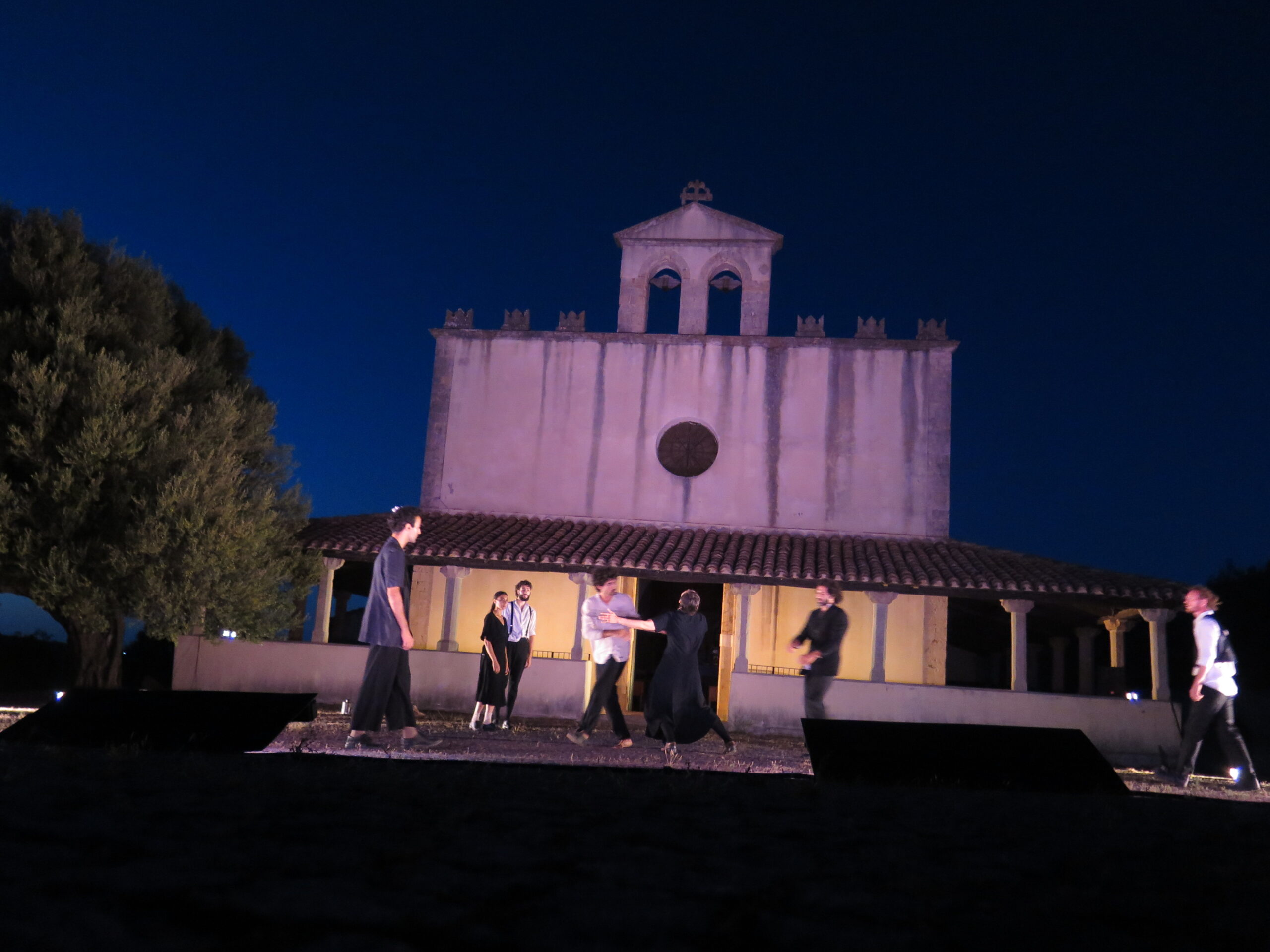 Dialoghi e danza all'ombra degli ulivi di San Sisinnio - immagine 8