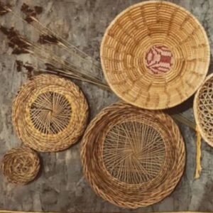 L’ARTE DELL’INTRECCIO DEL GIUNCO DI SAN VERO MILIS: DAI CESTINI TRADIZIONALI ALLE BORSE SARTORIALI