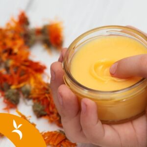 Laboratorio di cosmesi naturale: preparazione di unguenti naturali al miele