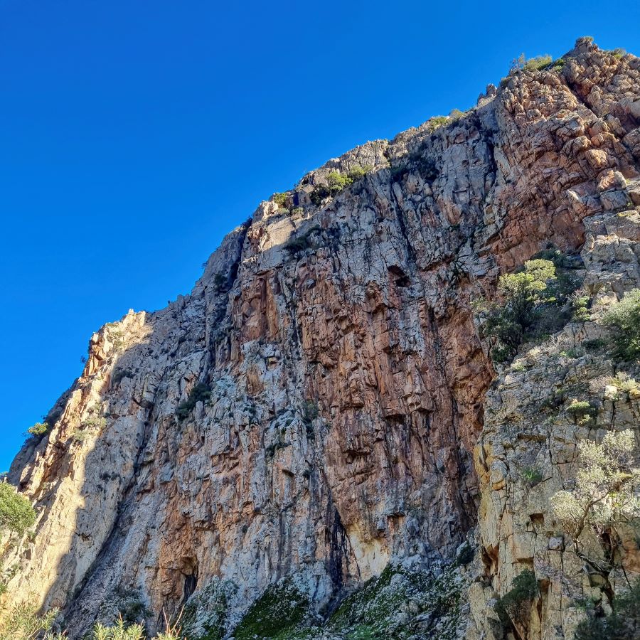 La via dell'acqua in Sardegna tra boschi, salti e cascate di Villacidro