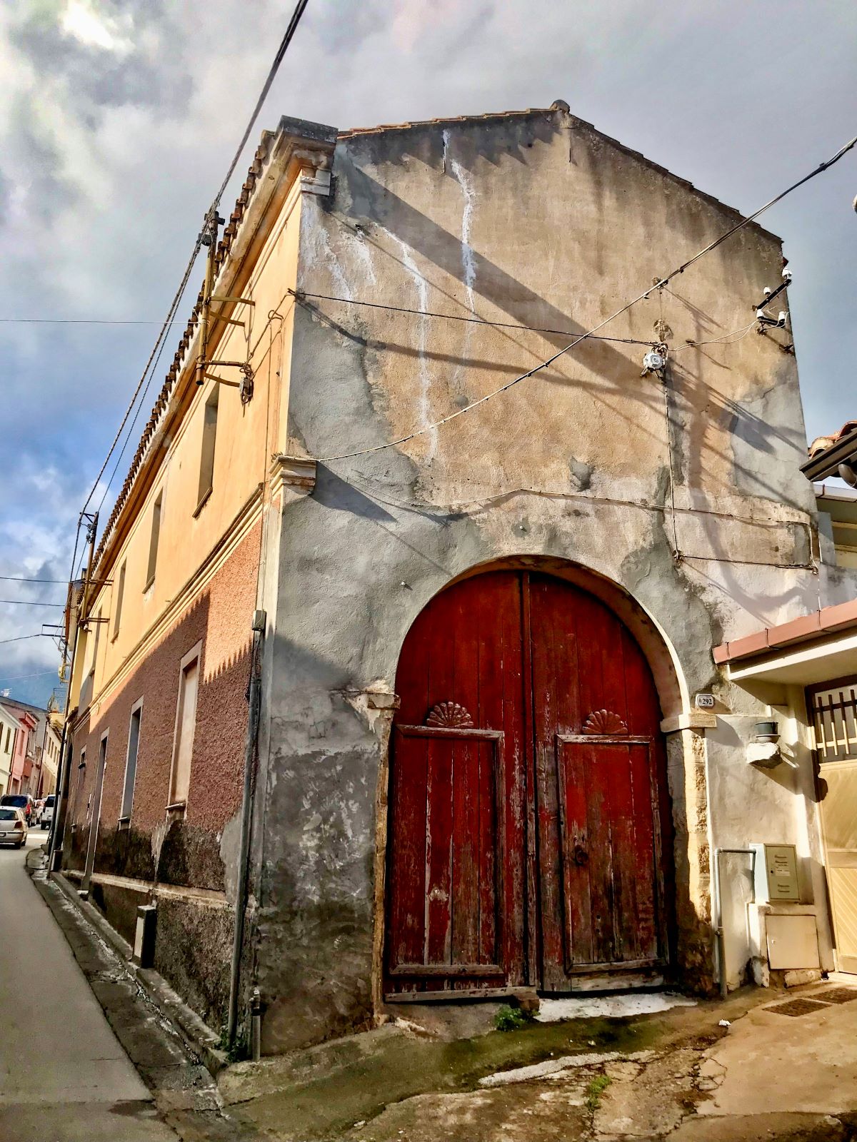 Cibo e memorie: passeggiata nel paese d'ombre di Giuseppe Dessì