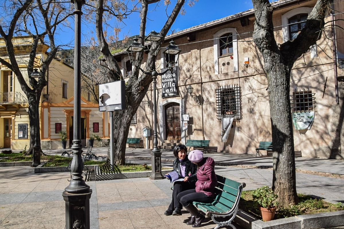 Cibo e memorie: passeggiata nel paese d'ombre di Giuseppe Dessì