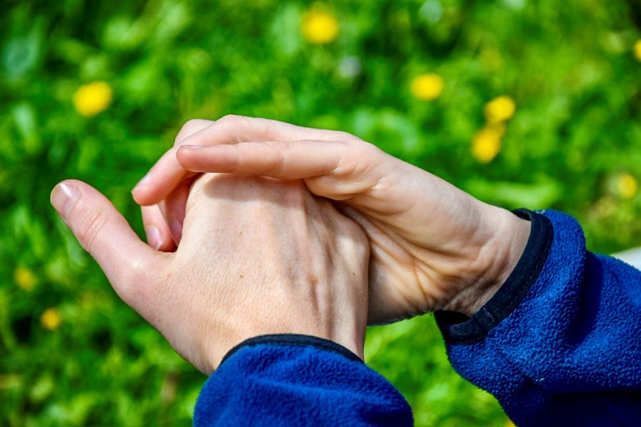 Benessere in natura con lo yoga e le erbe