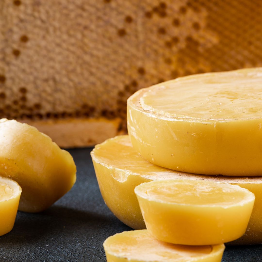 Laboratorio di cosmesi naturale: preparazione di unguenti naturali al miele