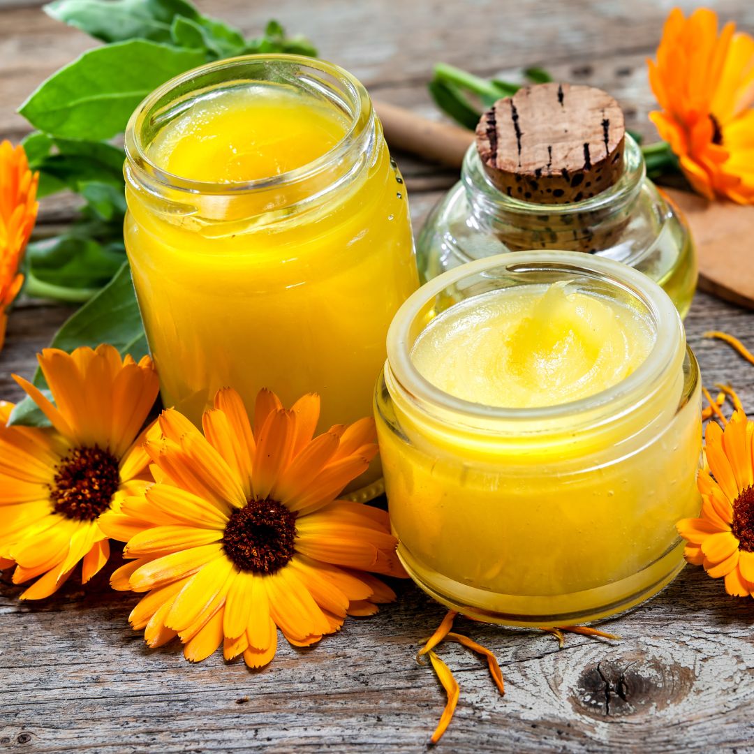 Laboratorio di cosmesi naturale: preparazione di unguenti naturali al miele