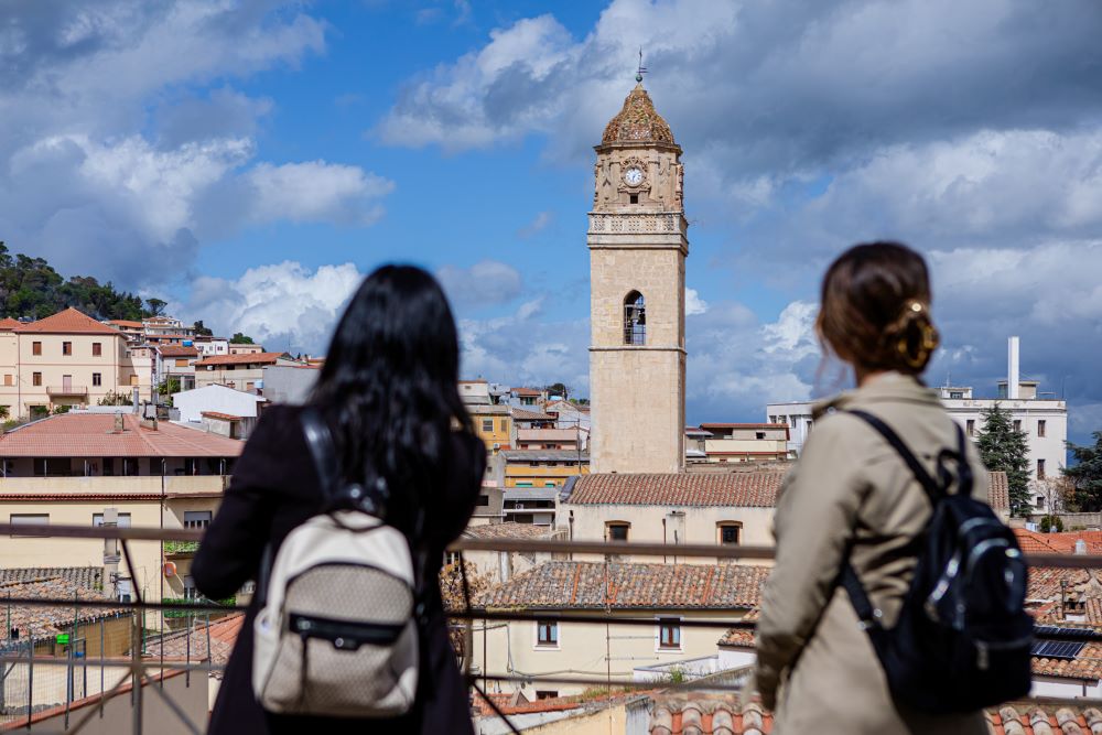 Cibo e memorie: passeggiata nel paese d'ombre di Giuseppe Dessì