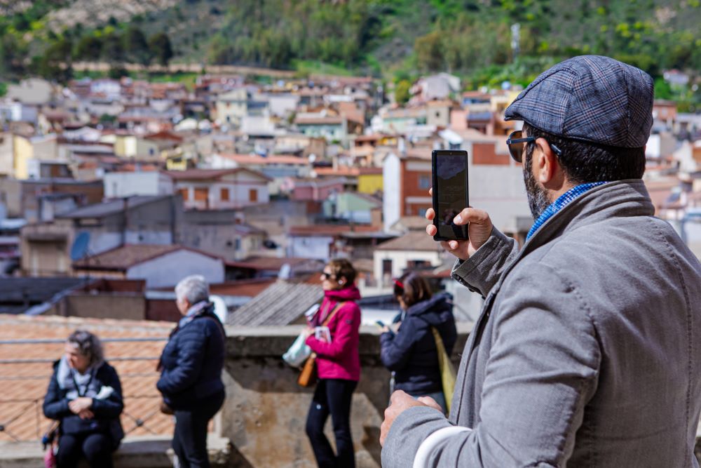 Cibo e memorie: passeggiata nel paese d'ombre di Giuseppe Dessì