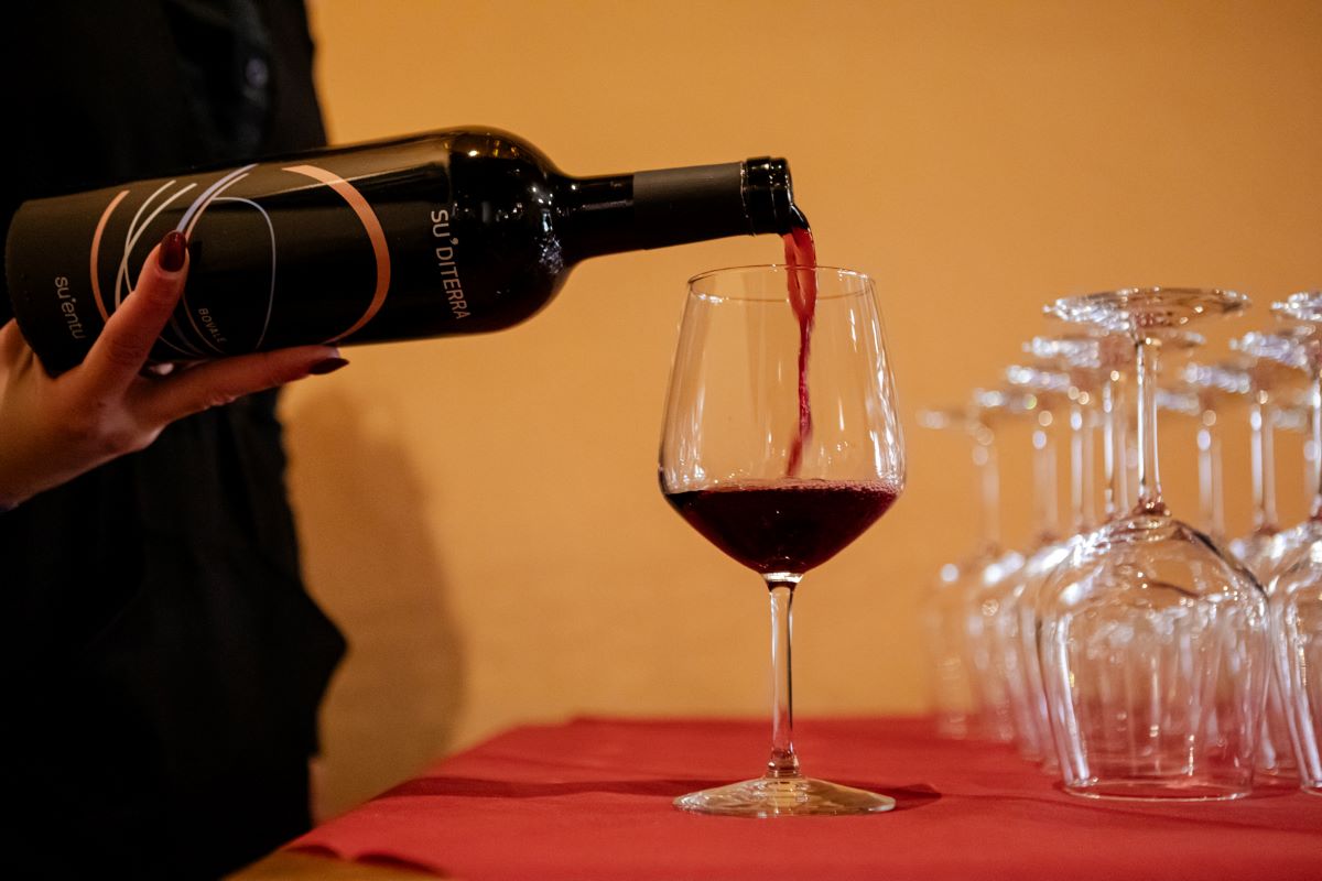 Cibo e memorie: passeggiata nel paese d'ombre di Giuseppe Dessì