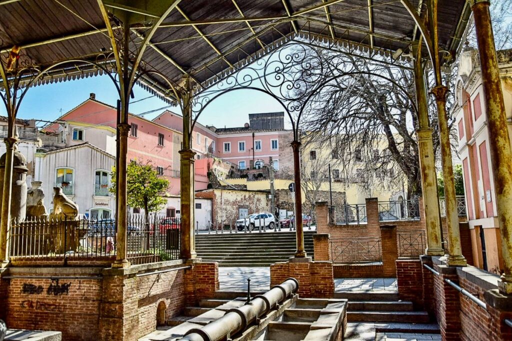 Cibo e memorie: passeggiata nel paese d'ombre di Giuseppe Dessì