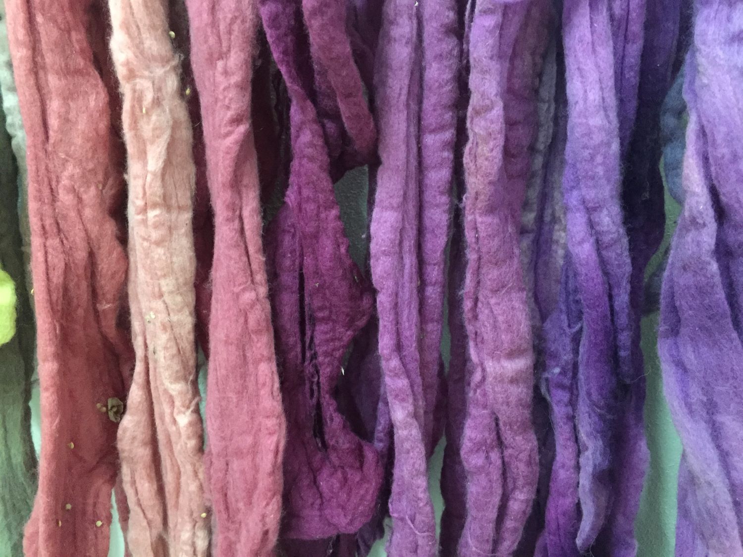 L'arte di tingere i tessuti con le piante