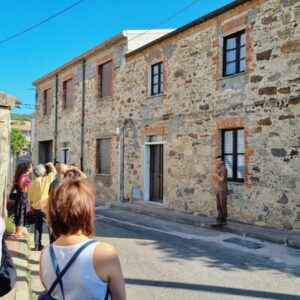 Alla scoperta delle dimore di terra e di pietra di Villaurbana