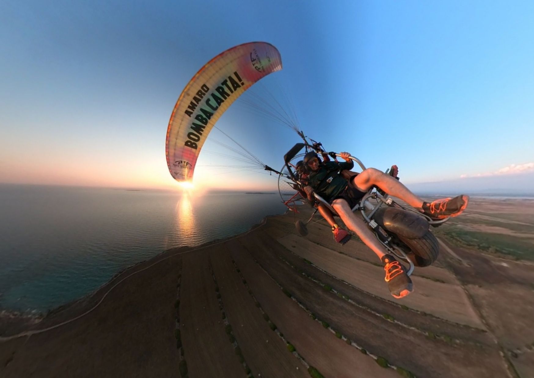 Volo al tramonto in paramotore nel Sinis - sabato - immagine 2