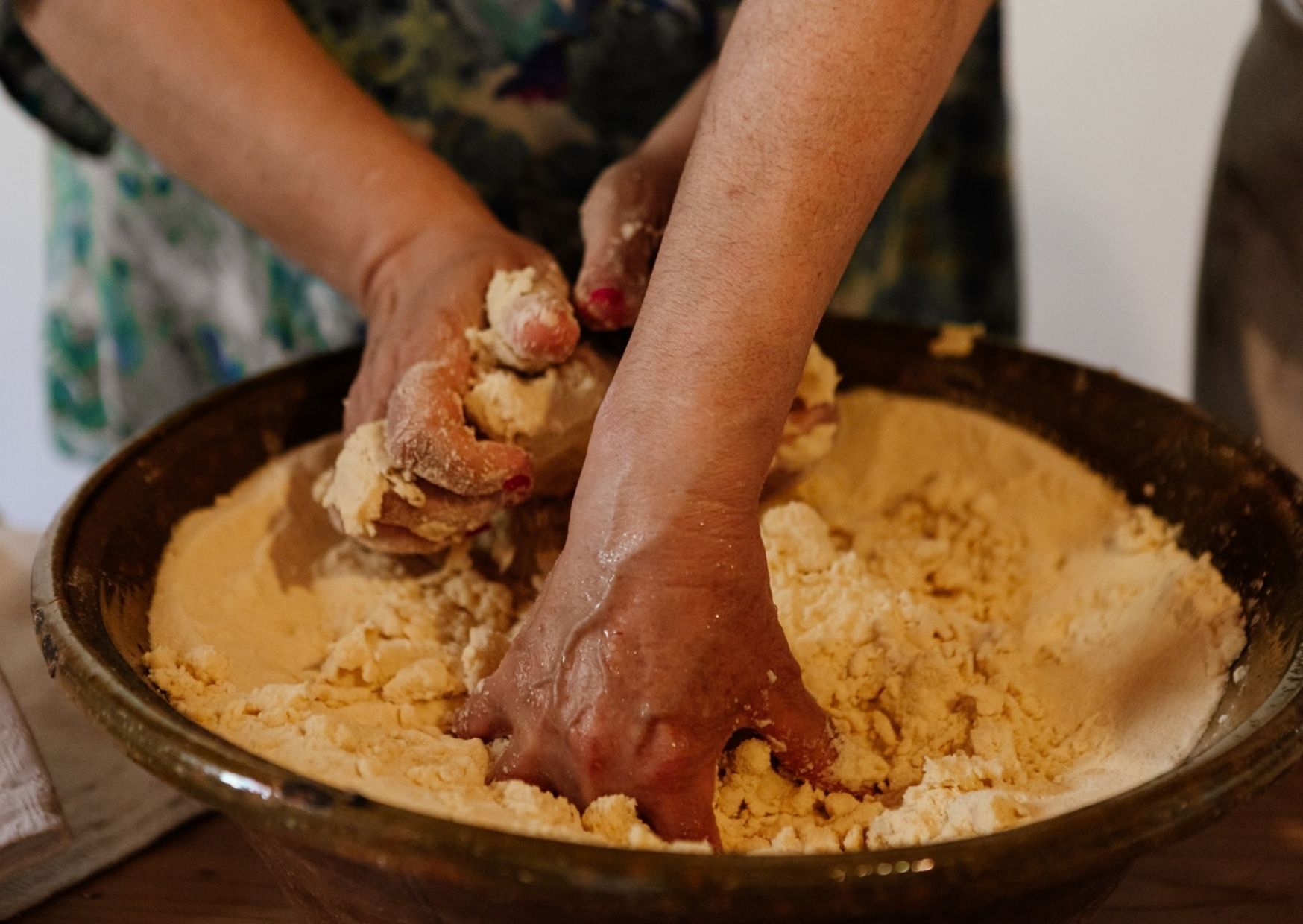 Mani in pasta: realizziamo una bambola di pane